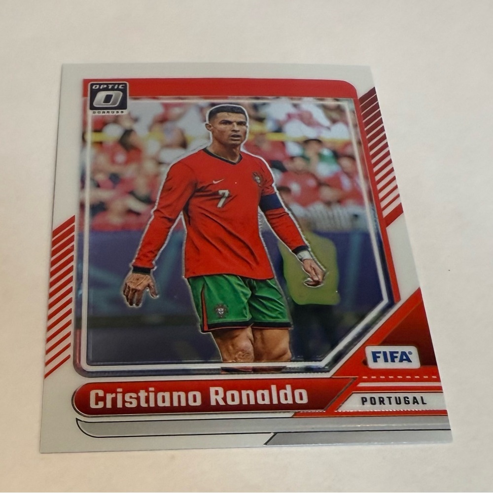 Cristiano Ronaldo 2024/25 Panini- Donruss Soccer FIFA Red and Green Design# 115 - Picture 3 of 8